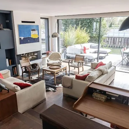 Seaside Escape In Issy-les-Moulineaux
